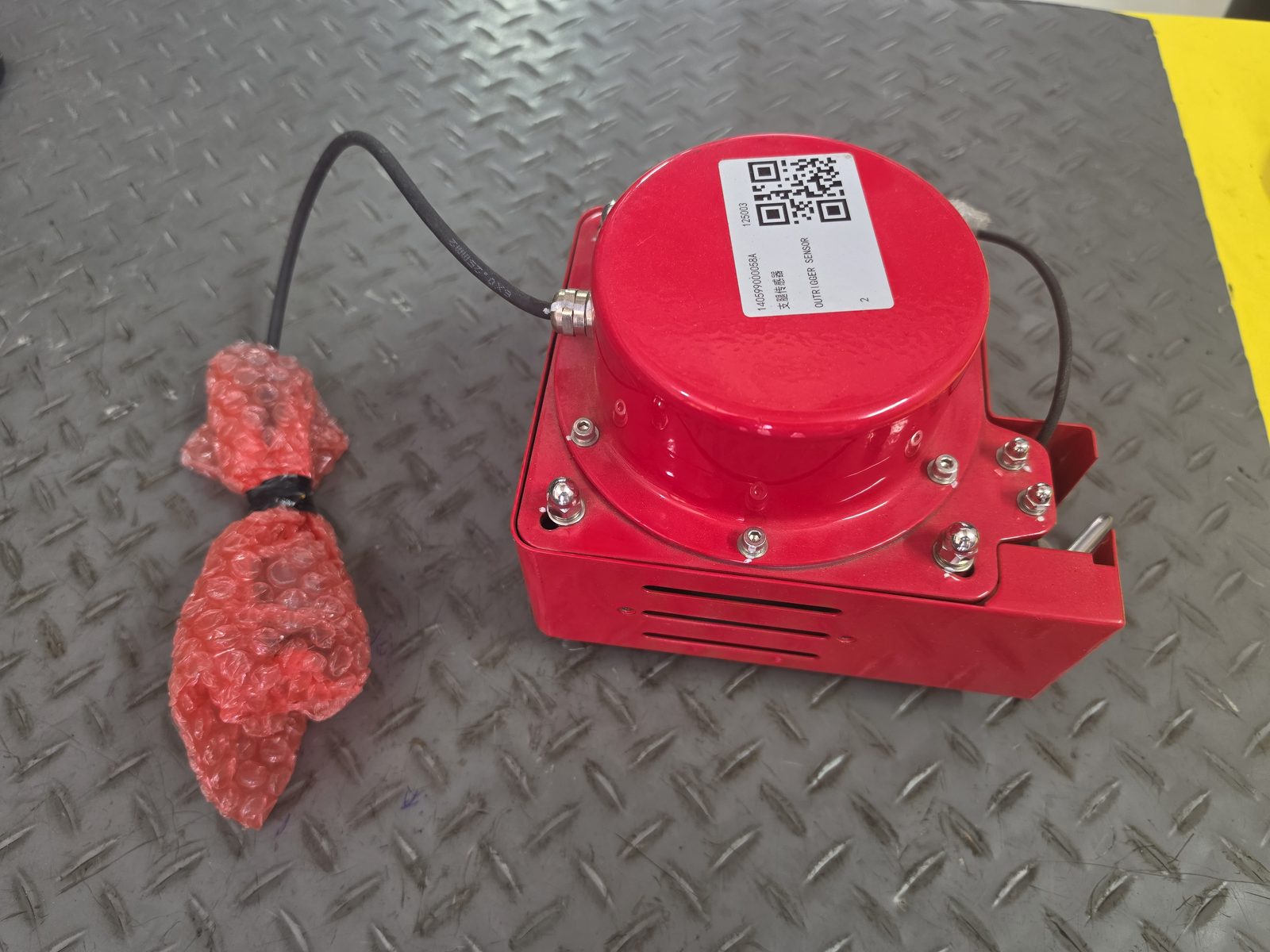 Crane anemometer / outrigger sensor